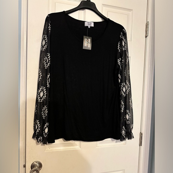 Rowdy Crowd Aztec top NWT SOLD - Picture 6 of 7